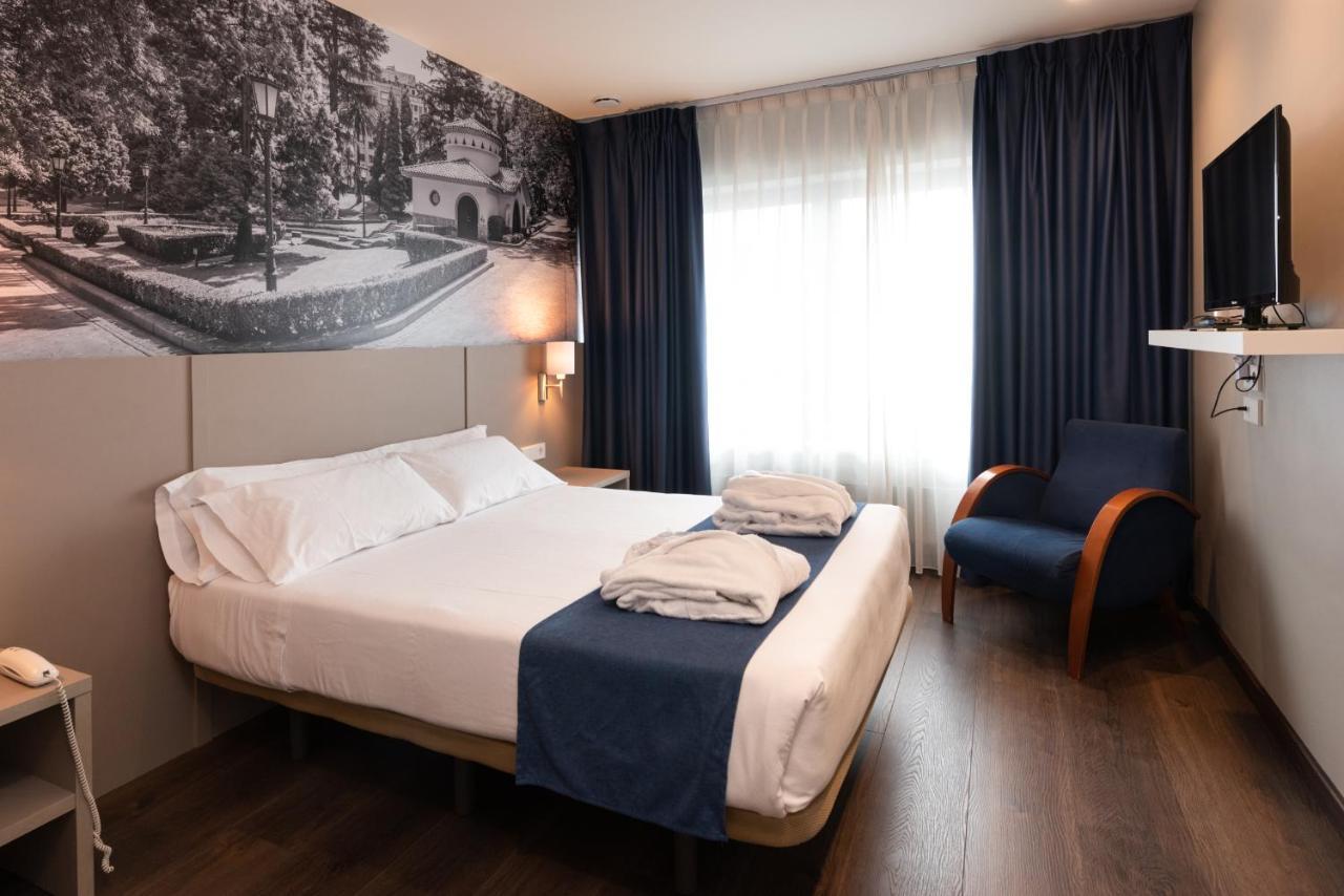 Aparthotel Campus Οβιέδο Εξωτερικό φωτογραφία