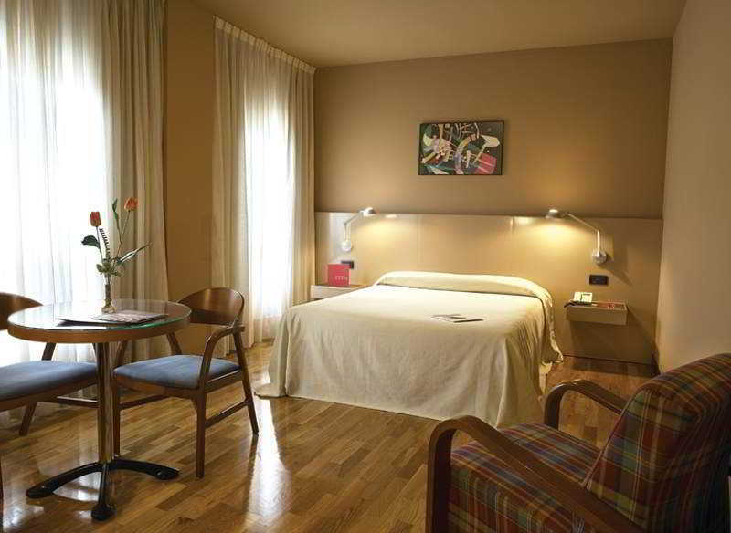 Aparthotel Campus Οβιέδο Δωμάτιο φωτογραφία