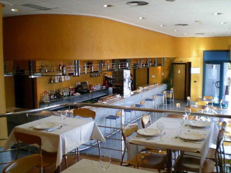 Aparthotel Campus Οβιέδο Εστιατόριο φωτογραφία