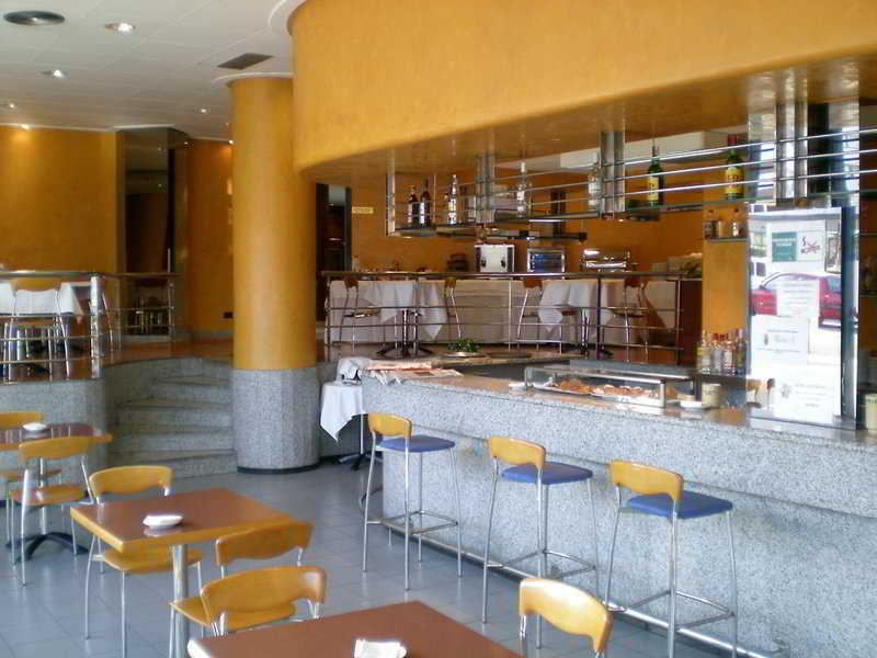 Aparthotel Campus Οβιέδο Εστιατόριο φωτογραφία