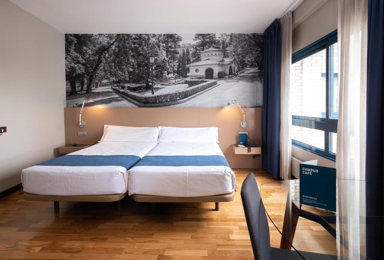 Aparthotel Campus Οβιέδο Εξωτερικό φωτογραφία