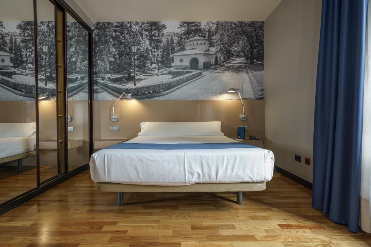 Aparthotel Campus Οβιέδο Εξωτερικό φωτογραφία