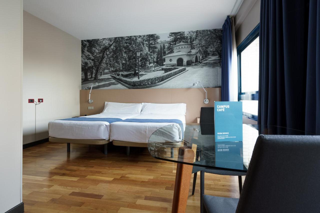 Aparthotel Campus Οβιέδο Εξωτερικό φωτογραφία