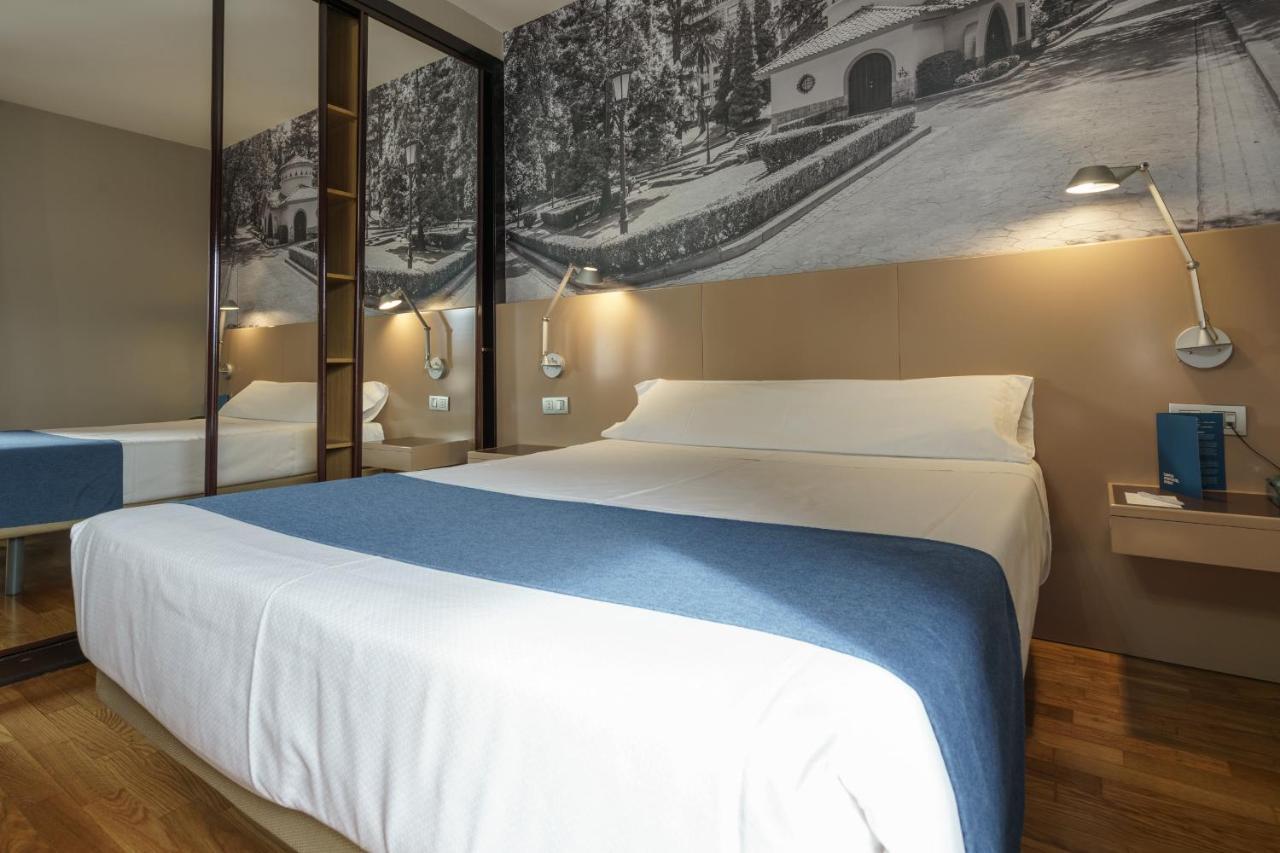 Aparthotel Campus Οβιέδο Εξωτερικό φωτογραφία