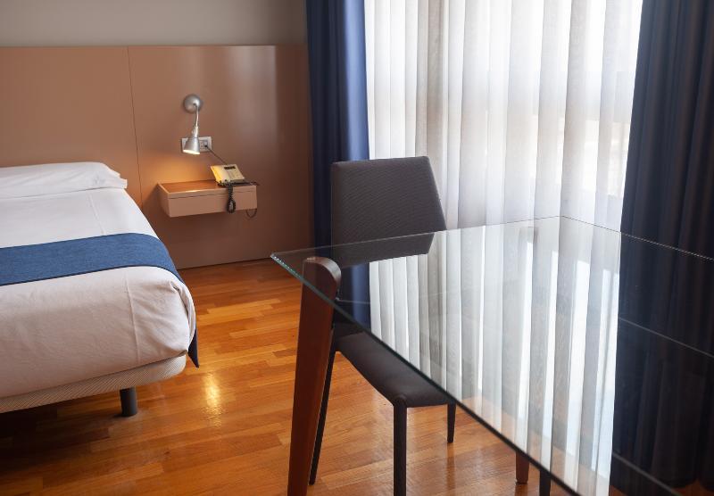 Aparthotel Campus Οβιέδο Εξωτερικό φωτογραφία