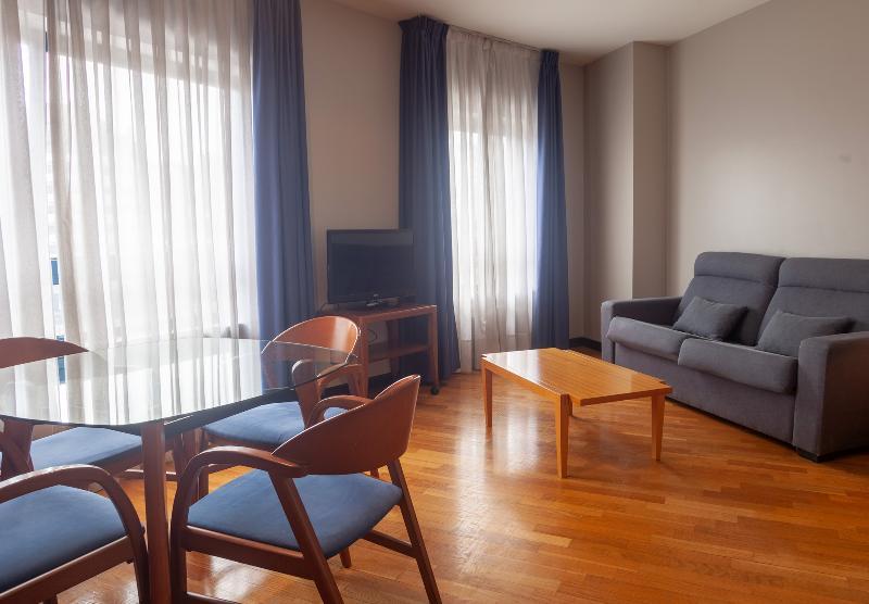 Aparthotel Campus Οβιέδο Εξωτερικό φωτογραφία