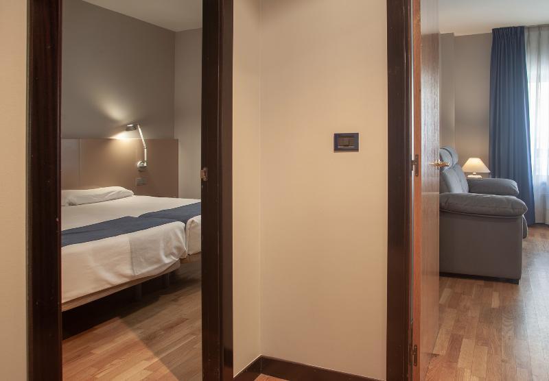 Aparthotel Campus Οβιέδο Εξωτερικό φωτογραφία